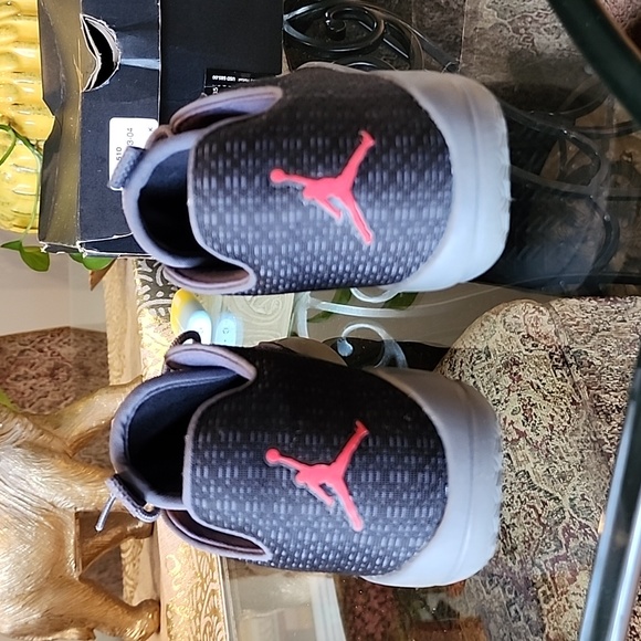 Jordan sneakers - Picture 3 of 8